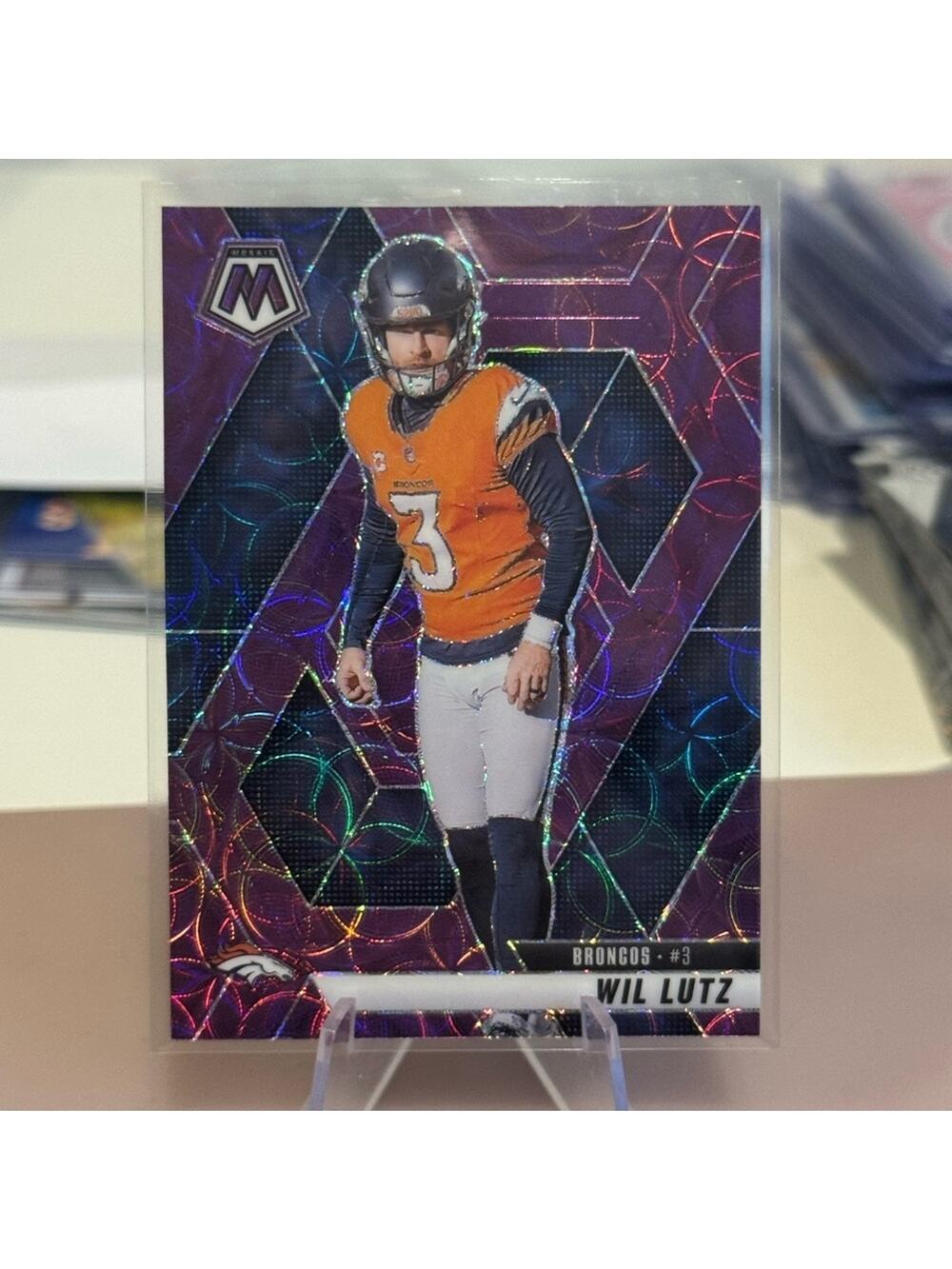 🔥 2025 Will Lutz Panini Mosaic Purple Scope Prizm Rookie Card. Denver Broncos